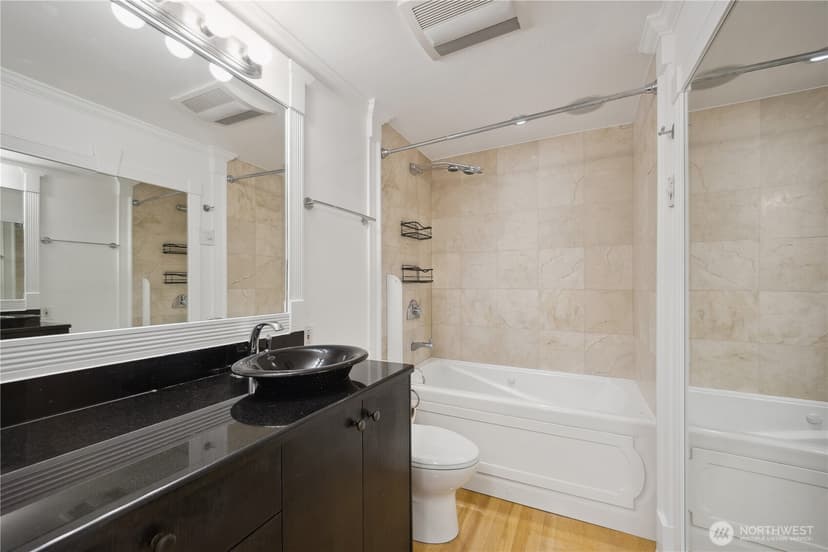Property photo for 2028 Waverly Place N #102, Seattle photo 12