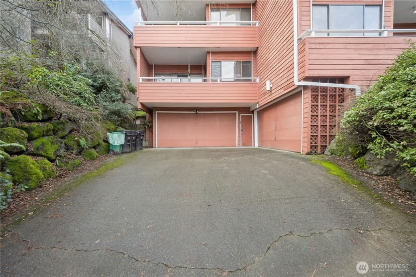 Property photo for 2028 Waverly Place N #102, Seattle photo 16