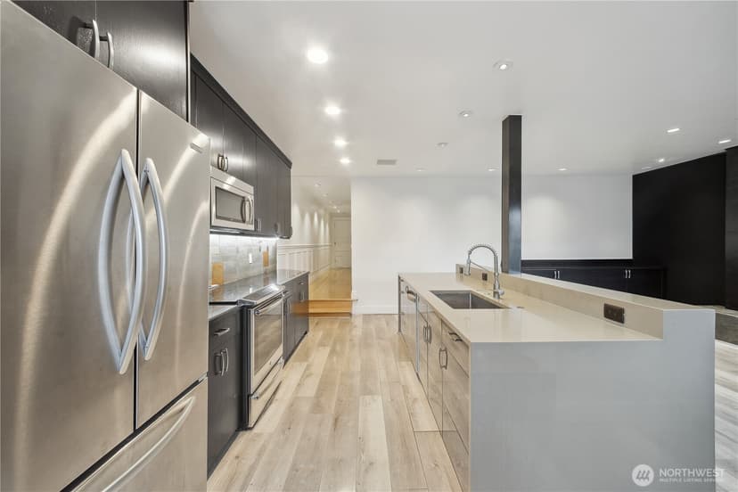 Property photo for 2028 Waverly Place N #102, Seattle photo 6