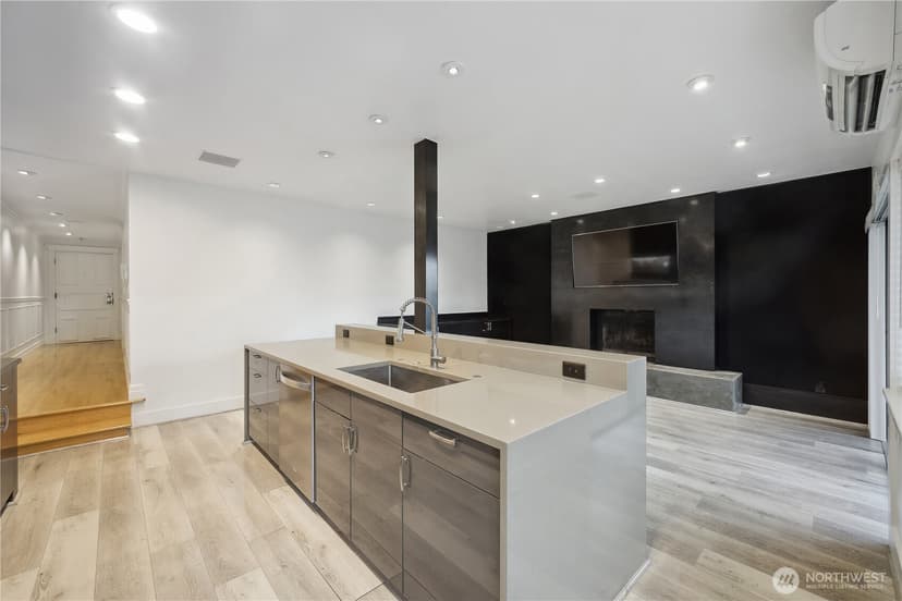 Property photo for 2028 Waverly Place N #102, Seattle photo 7