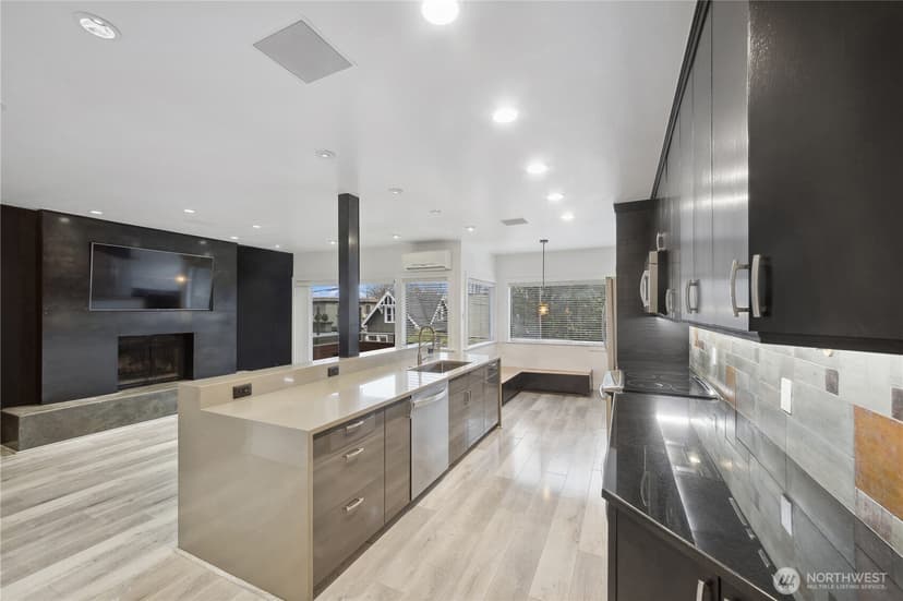 Property photo for 2028 Waverly Place N #102, Seattle photo 2