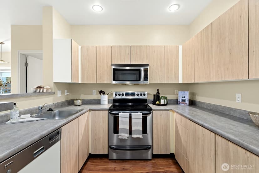 Property photo for 2414 1st Avenue ##309, Seattle photo 6