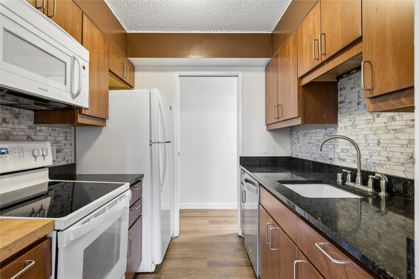 Property photo for 2100 Third Avenue #503, Seattle photo 7