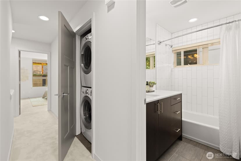 Property photo for 3817 Gilman Avenue W, Seattle photo 11