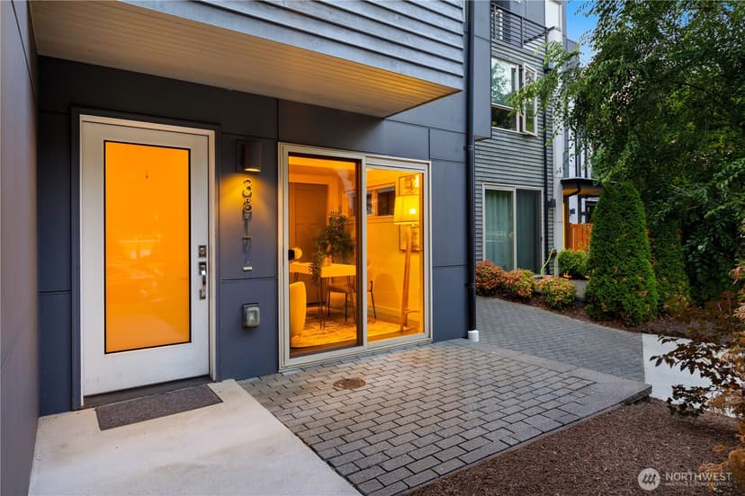 Property photo for 3817 Gilman Avenue W, Seattle photo 2