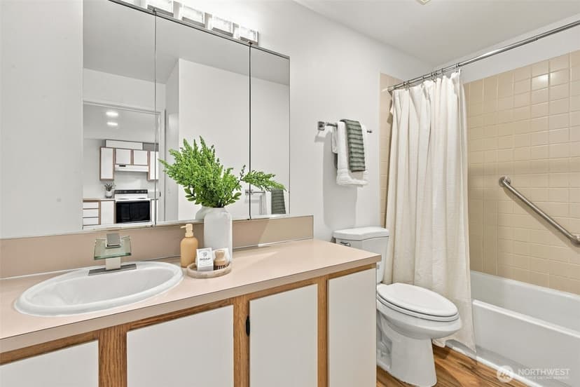 Property photo for 5225 50th Avenue NE #204, Seattle photo 20