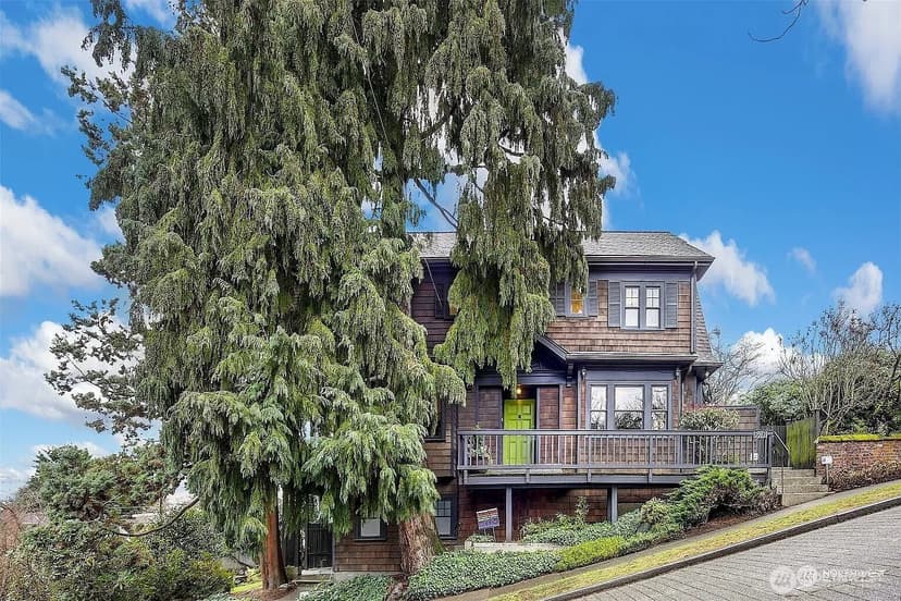Property photo for 2002 12th Avenue E, Seattle
