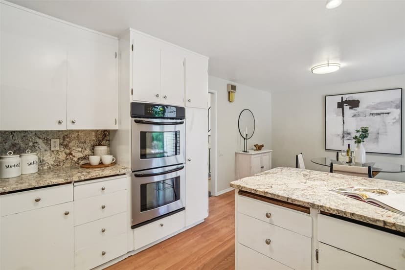 Property photo for 14469 NE 12th Place, Bellevue photo 11