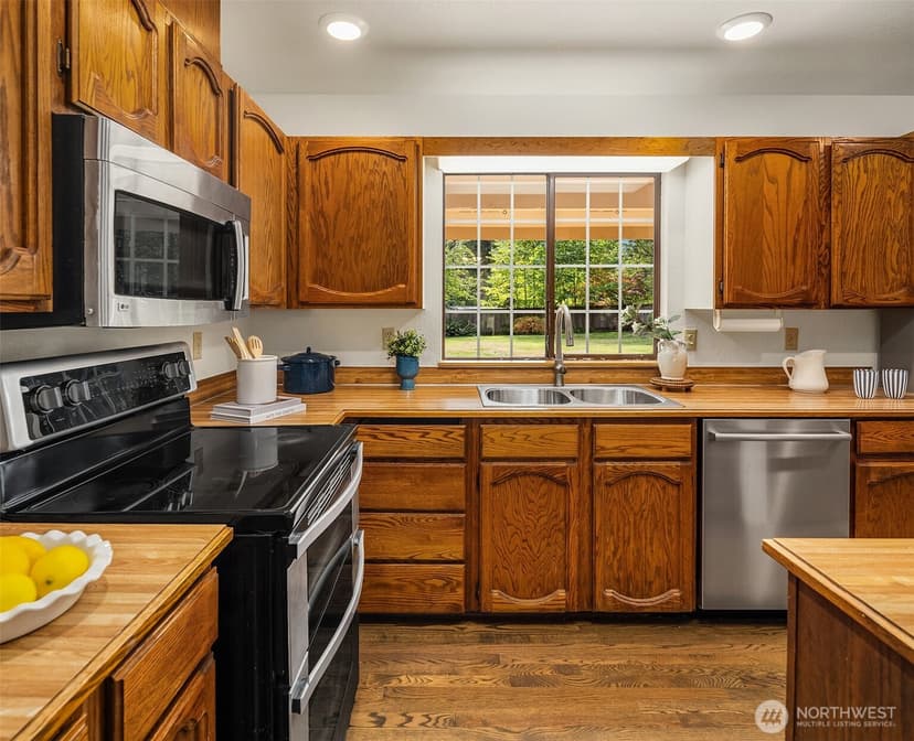 Property photo for 131 137th Street SW, Everett photo 14