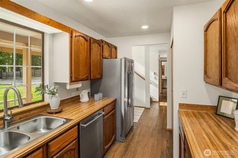 Property photo for 131 137th Street SW, Everett photo 15