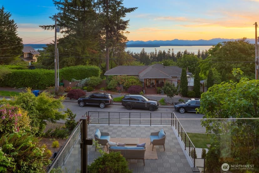 Property photo for 7602 44th Avenue SW, Seattle photo 4