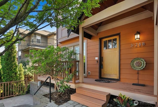 Property photo for 3128 Franklin Avenue E #B, Seattle