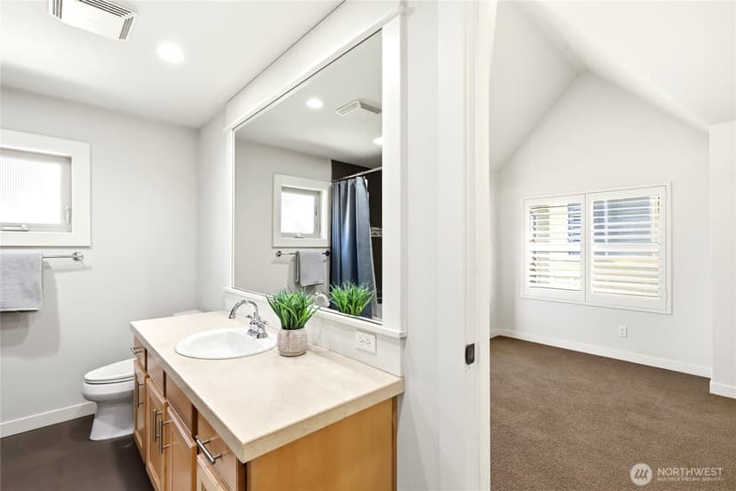 Property photo for 3128 Franklin Avenue E #B, Seattle photo 14