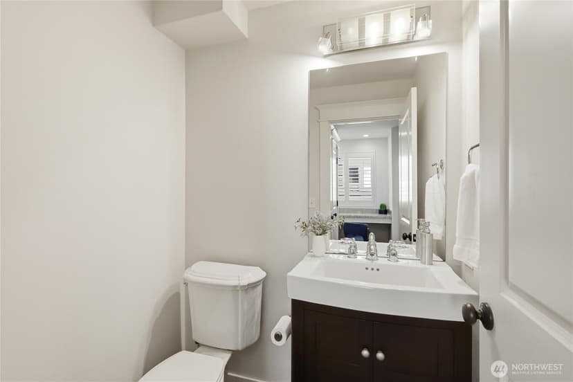 Property photo for 3128 Franklin Avenue E #B, Seattle photo 7
