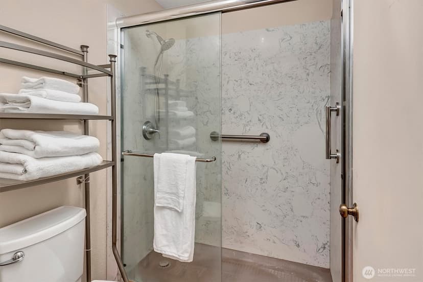 Property photo for 5025 California Avenue SW #406, Seattle photo 17