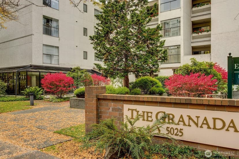 Property photo for 5025 California Avenue SW #406, Seattle photo 2