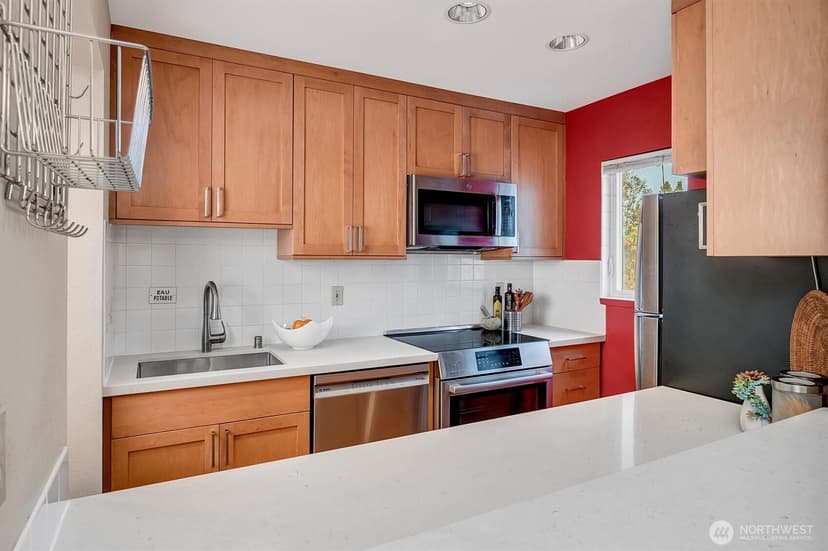 Property photo for 5025 California Avenue SW #406, Seattle photo 10