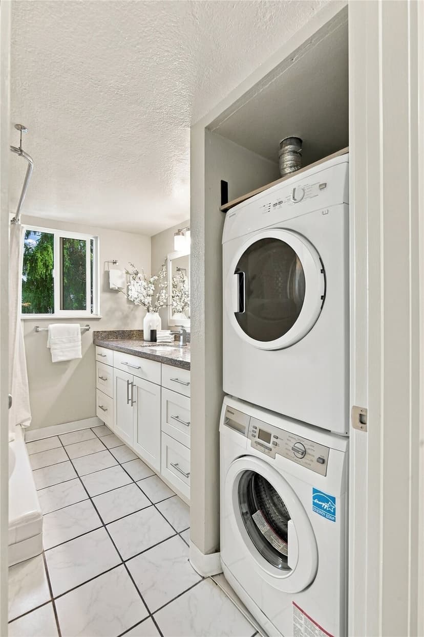 Property photo for 2500 W Manor Place #318, Seattle photo 19