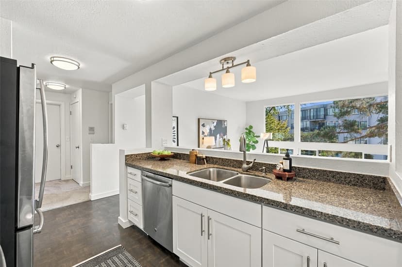 Property photo for 2500 W Manor Place #318, Seattle photo 9