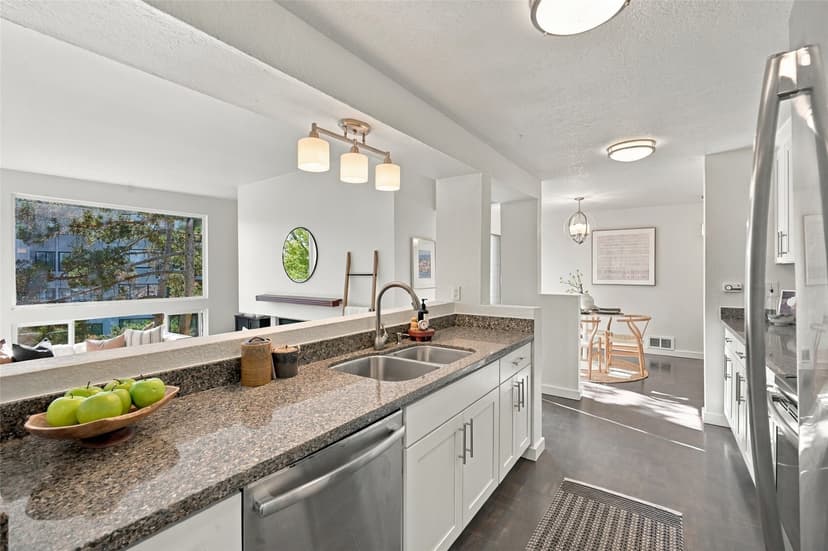 Property photo for 2500 W Manor Place #318, Seattle photo 7