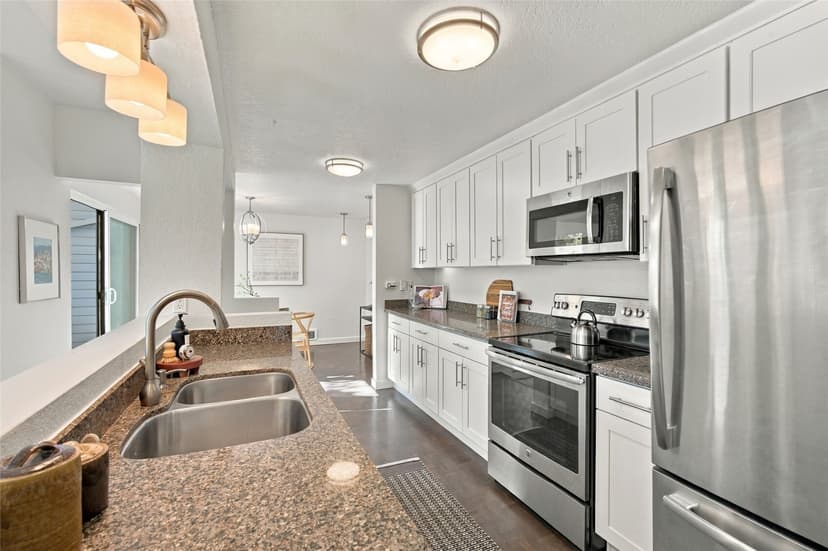 Property photo for 2500 W Manor Place #318, Seattle photo 8