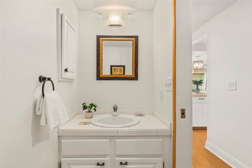 Property photo for 202 W Olympic Place #302, Seattle photo 12
