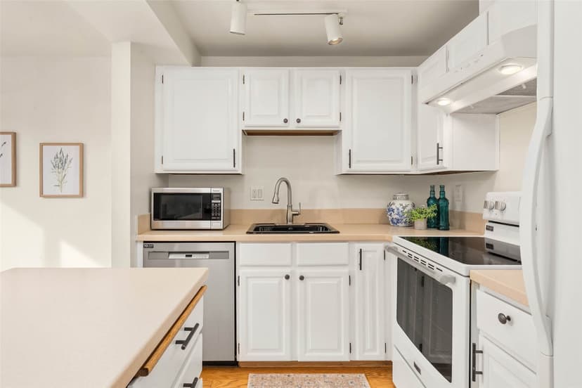 Property photo for 202 W Olympic Place #302, Seattle photo 8
