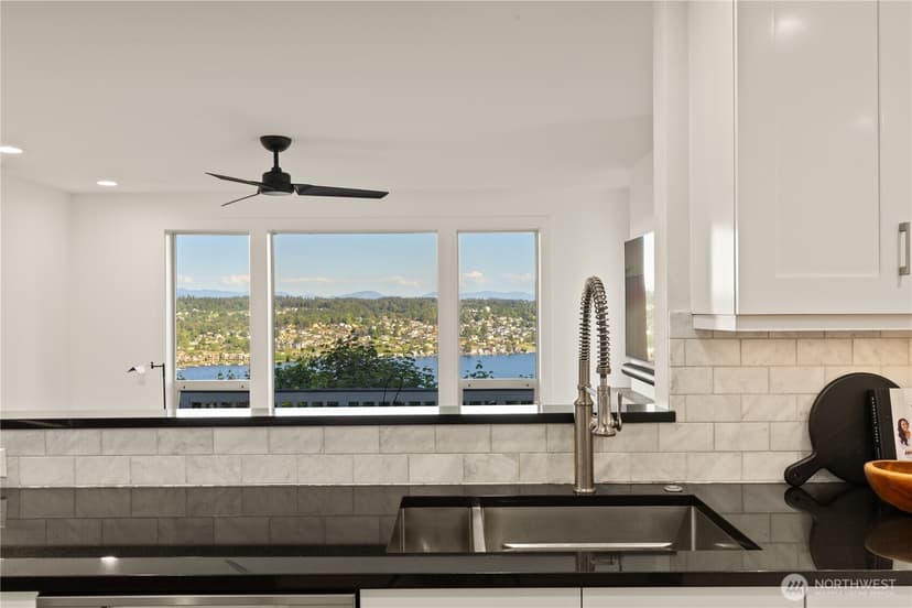 Property photo for 7712 89th Place SE, Mercer Island photo 12