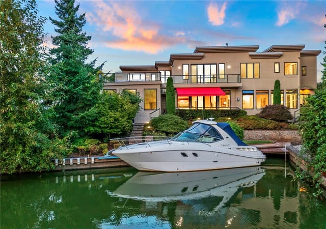Property photo for 2 Crescent Key SE, Bellevue