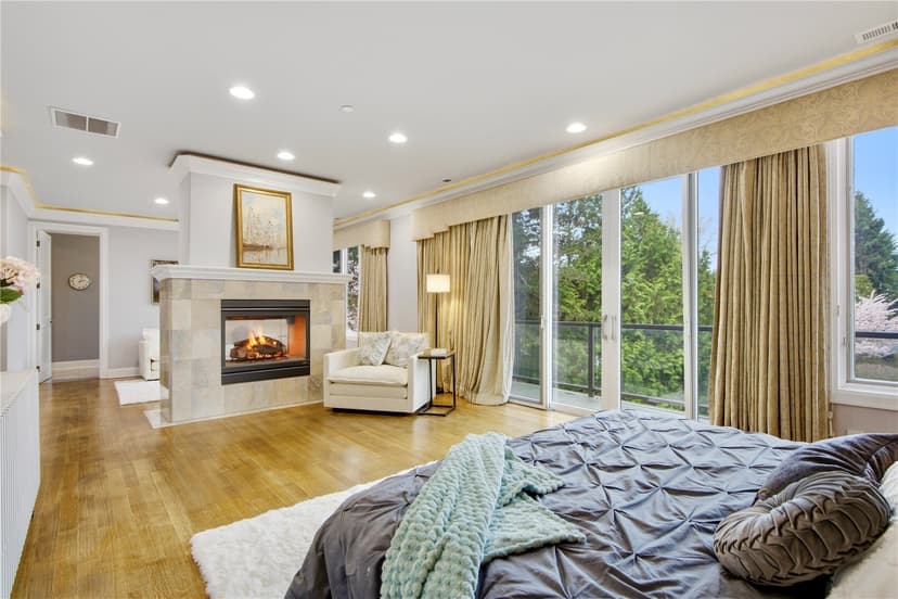 Property photo for 2 Crescent Key SE, Bellevue photo 24
