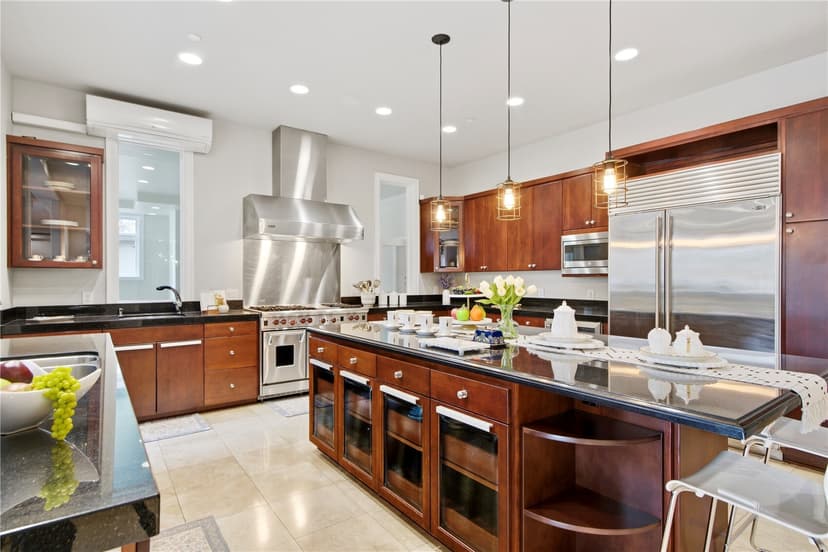 Property photo for 2 Crescent Key SE, Bellevue photo 5