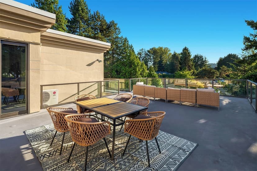 Property photo for 2 Crescent Key SE, Bellevue photo 19