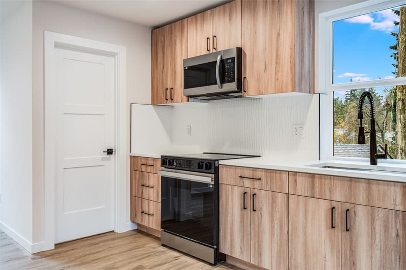 Property photo for 12531 25th Avenue NE #B, Seattle photo 7