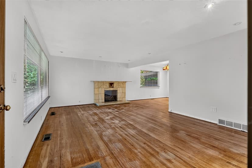 Property photo for 18456 40th Place NE, Lake Forest Park photo 4