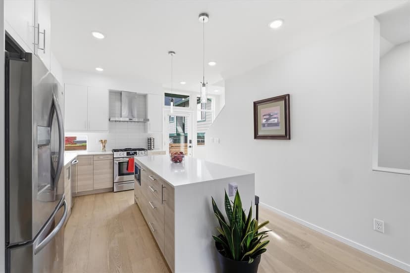 Property photo for 901 28th Avenue S #B, Seattle photo 3