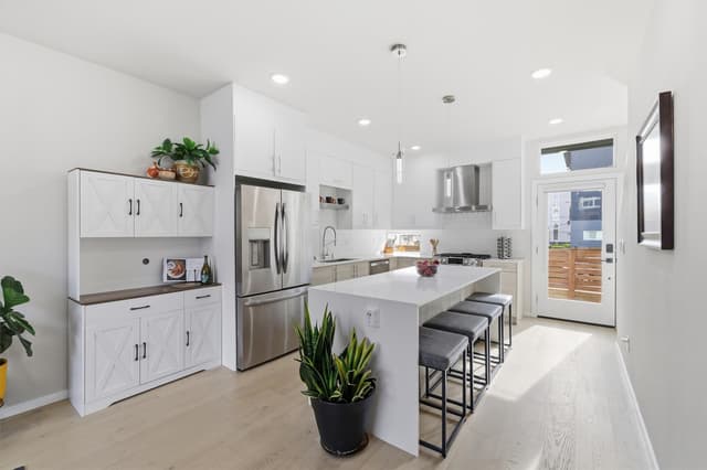Property photo for 901 28th Avenue S #B, Seattle photo 2