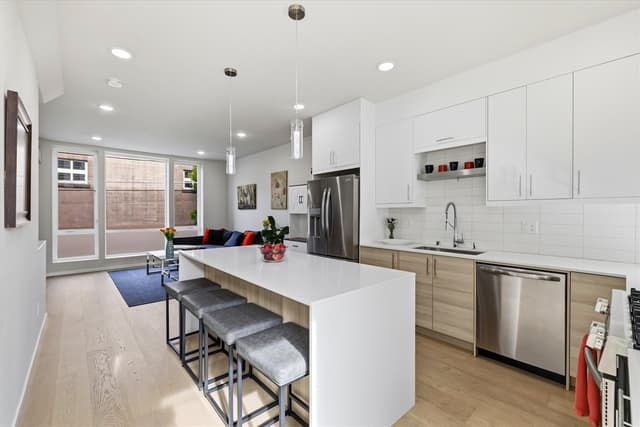 Property photo for 901 28th Avenue S #B, Seattle photo 4
