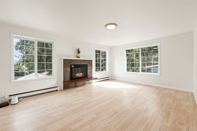 Property photo for 10756 Bartlett Ave NE, Seattle photo 5