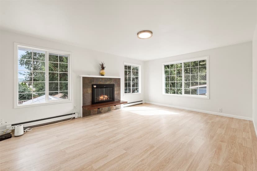Property photo for 10756 Bartlett Ave NE, Seattle photo 5
