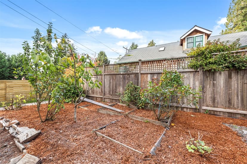 Property photo for 10756 Bartlett Ave NE, Seattle photo 31