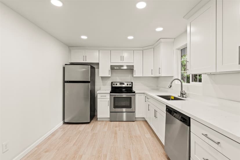 Property photo for 10756 Bartlett Ave NE, Seattle photo 11