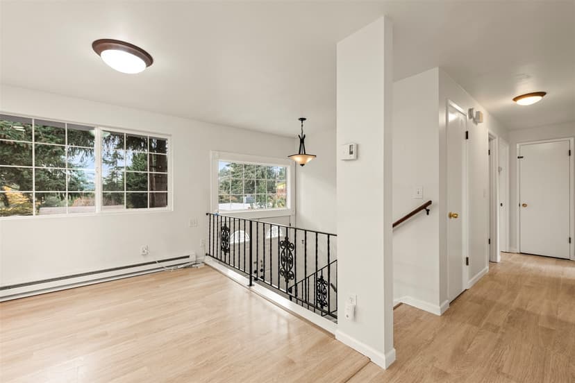 Property photo for 10756 Bartlett Ave NE, Seattle photo 12