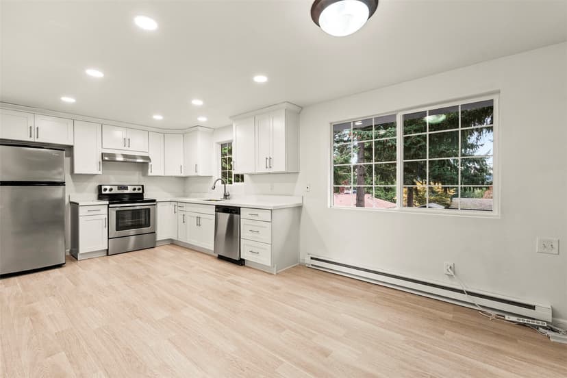 Property photo for 10756 Bartlett Ave NE, Seattle photo 9
