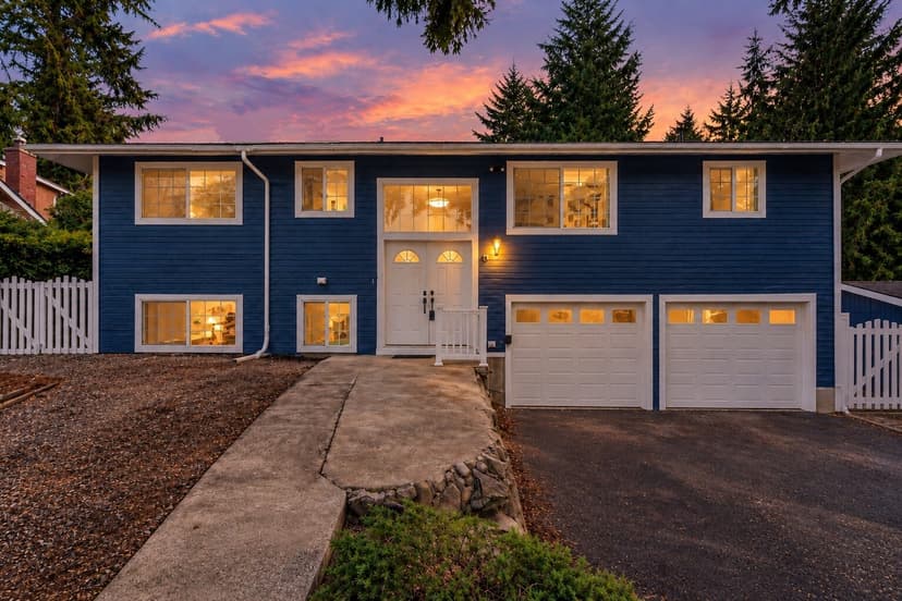 Property photo for 10756 Bartlett Ave NE, Seattle photo 3