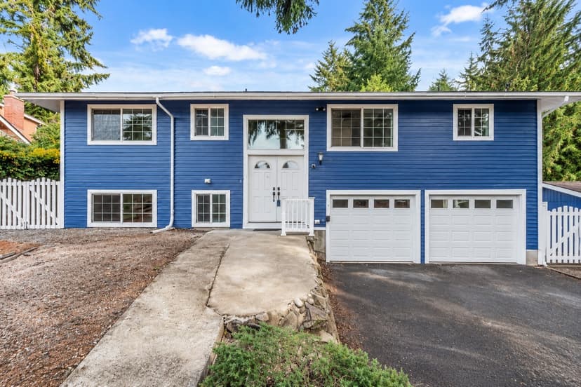 Property photo for 10756 Bartlett Ave NE, Seattle photo 2