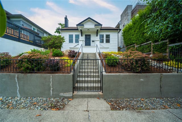 Property photo for 1509 4th Avenue W, Seattle photo 3