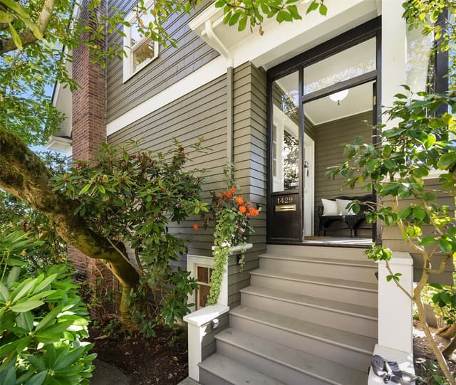 Property photo for 1429 33rd Avenue S, Seattle photo 2