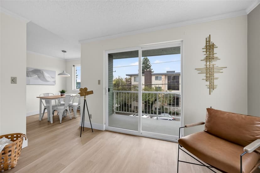 Property photo for 506 N 45th Street #302, Seattle photo 2