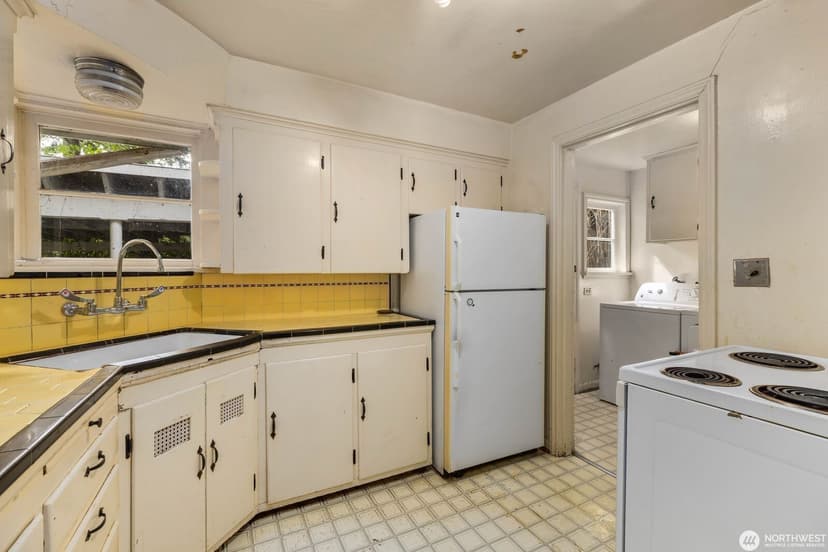 Property photo for 9525 7th Avenue NW, Seattle photo 3