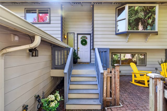 Property photo for 6 156th Place SW, Bothell photo 2
